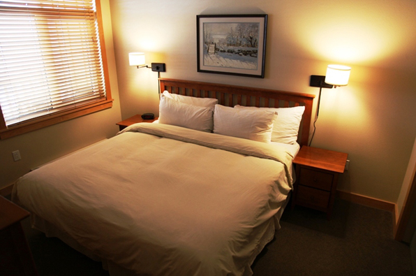 Sunstone Lodge king bed vacation rental