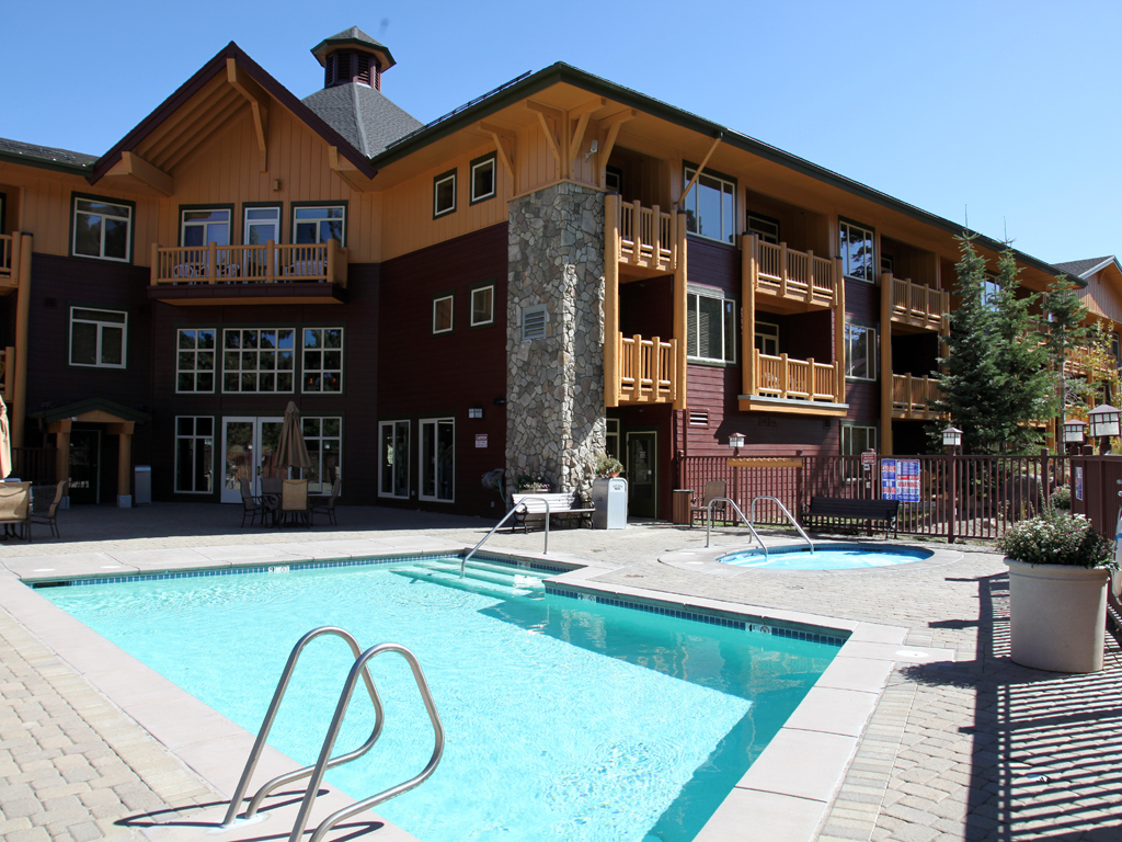 Free Fall Nights at Sunstone Lodge at Juniper Springs Resort!