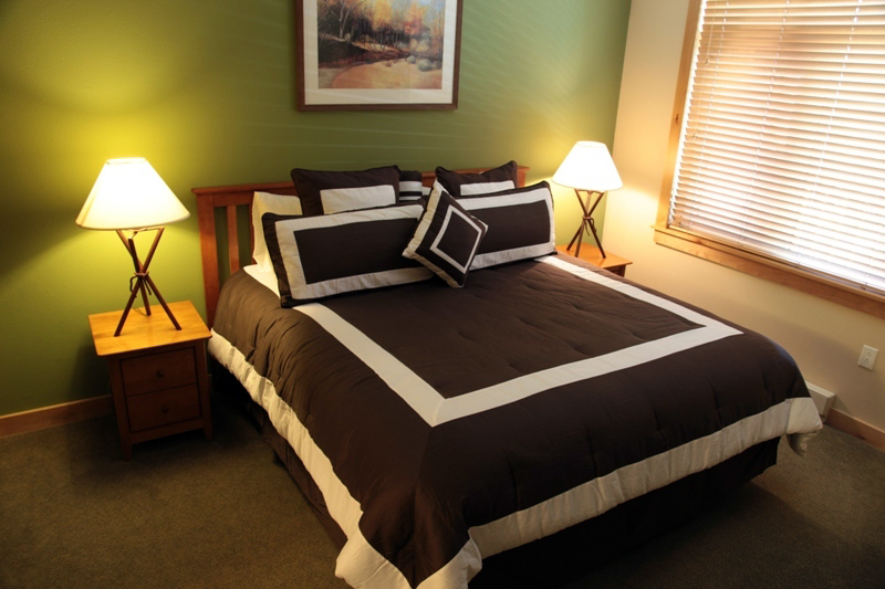 Comfortable beds & cozy bedding